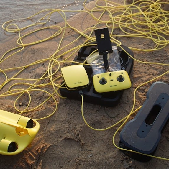 MINI S 200m standard underwater drone offers professional-grade deep-sea exploration. Equipped with a 4K UHD camera, 12MP stills, 200m diving depth, and up to 4 hours of runtime, it’s ideal for inspections, filmmaking, and underwater research.