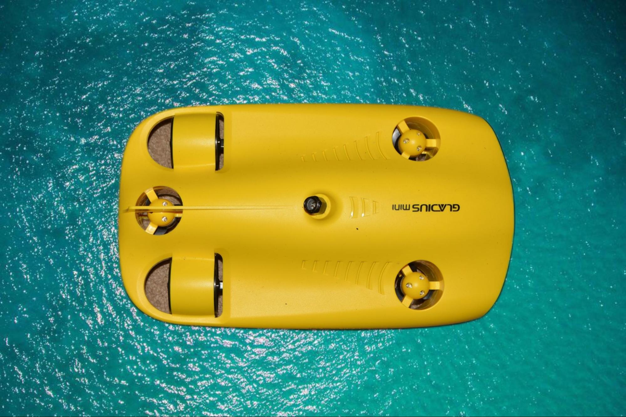 Gladius MINI S – 100 m Flash brings professional-grade underwater exploration into a compact and portable package