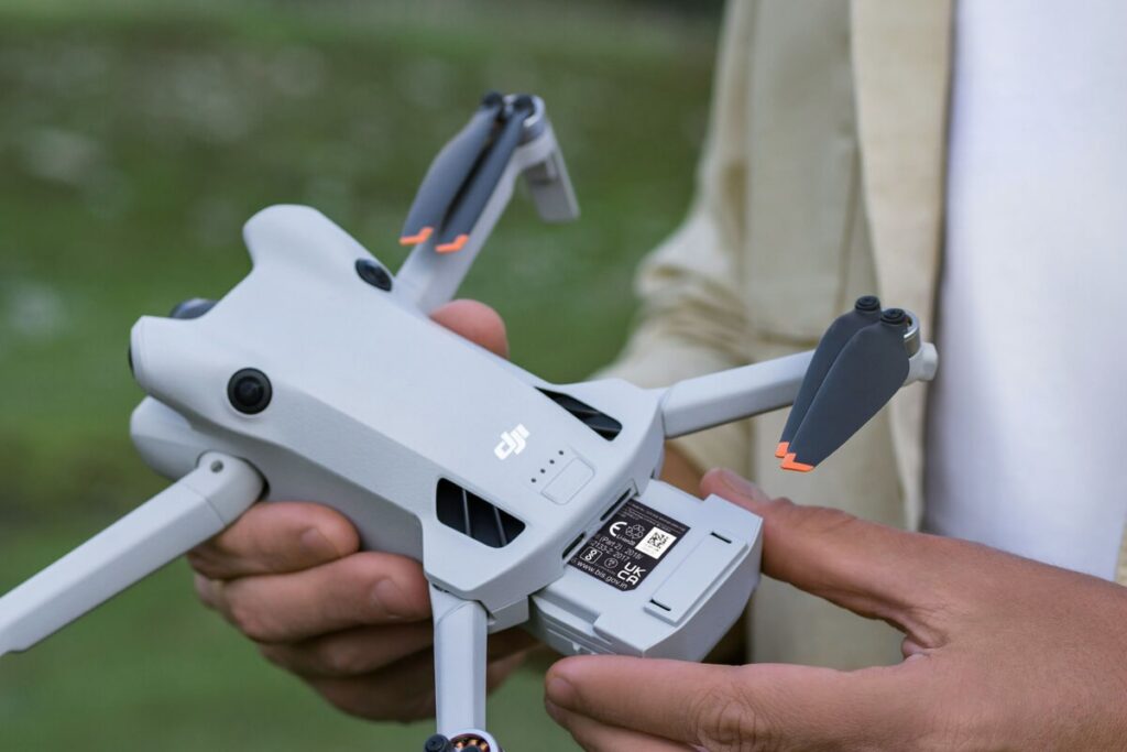 DJI Intelligent Flight Battery for drones, high-capacity rechargeable battery pack.High-capacity DJI Intelligent Flight Battery designed for extended drone flight time.