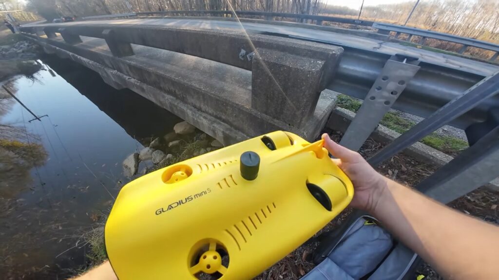 MINI S 100m underwater drone exploring marine environments