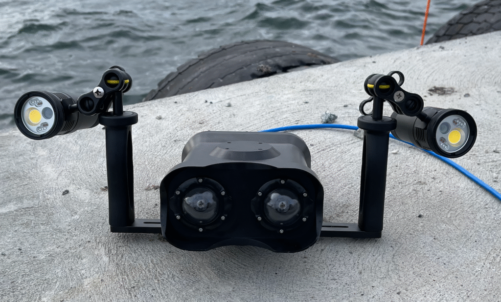 450FS side scanning sonar mounted on ROV for underwater imaging and seabed mapping